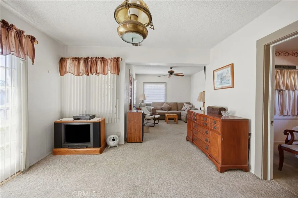 511 W Paramount