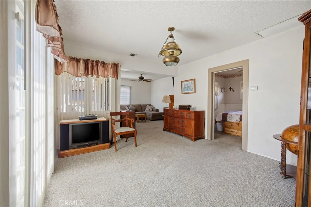 511 W Paramount