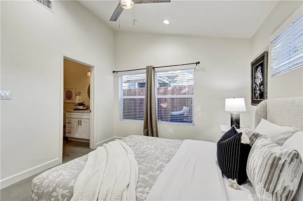 242 S Vista Bonita