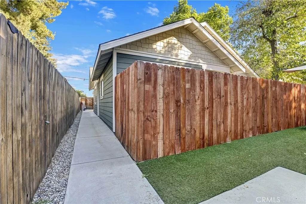 242 S Vista Bonita