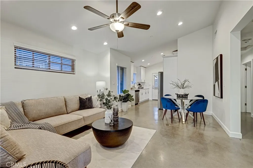 242 S Vista Bonita