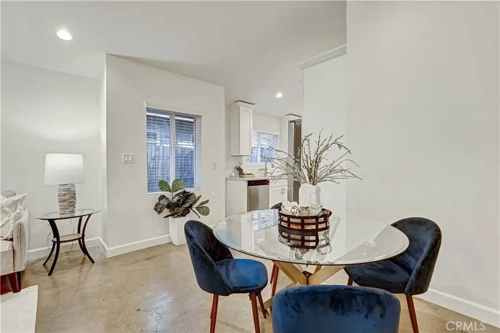 242 S Vista Bonita