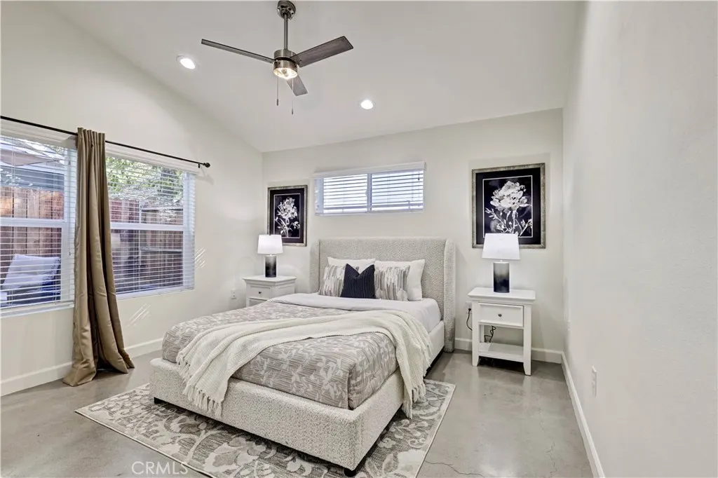 242 S Vista Bonita