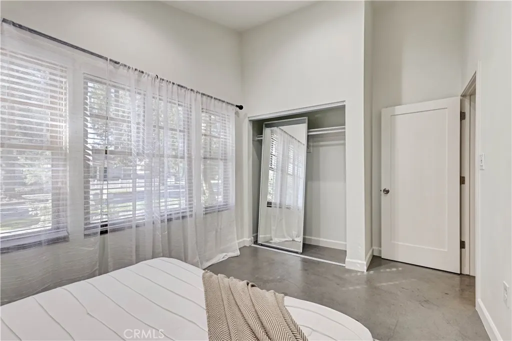 242 S Vista Bonita