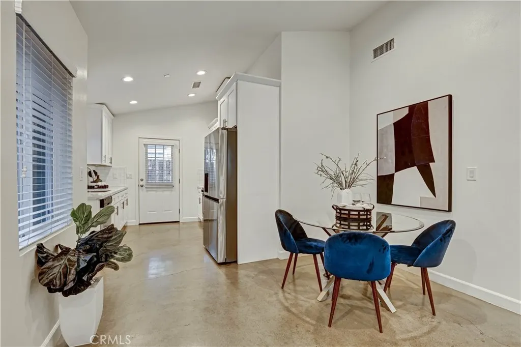 242 S Vista Bonita