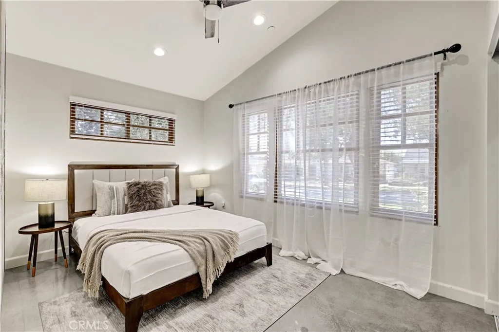 242 S Vista Bonita