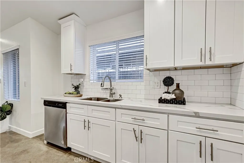 242 S Vista Bonita