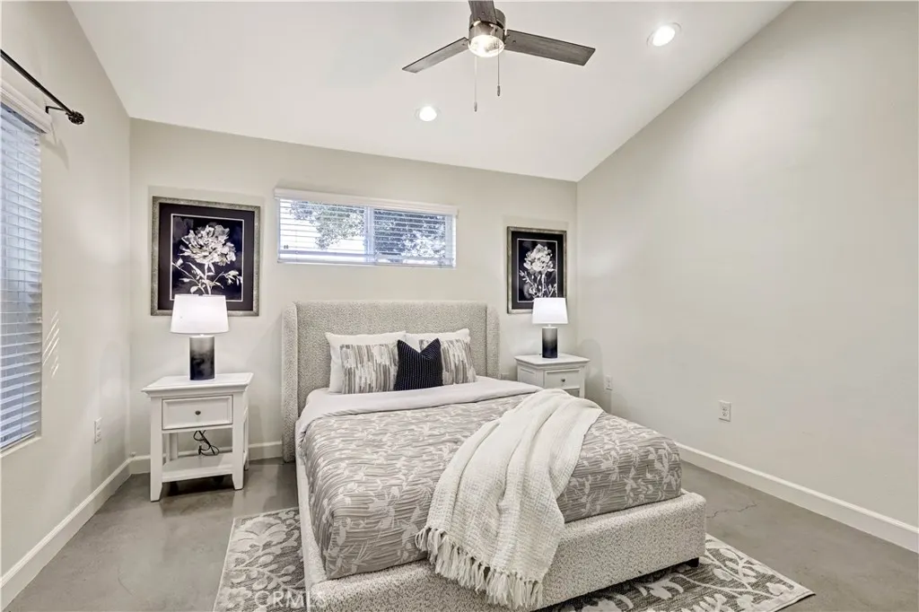 242 S Vista Bonita