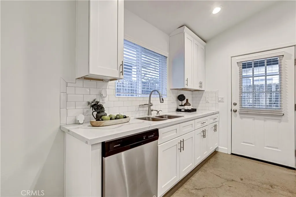 242 S Vista Bonita