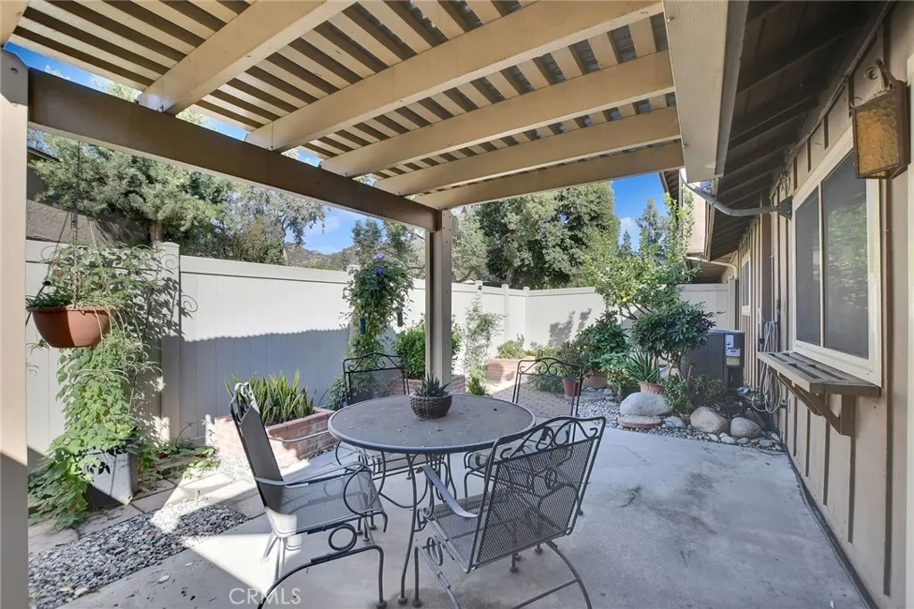 655 W Point O Woods