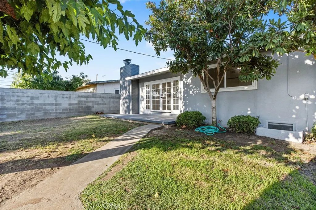 853 N Jasmine Avenue