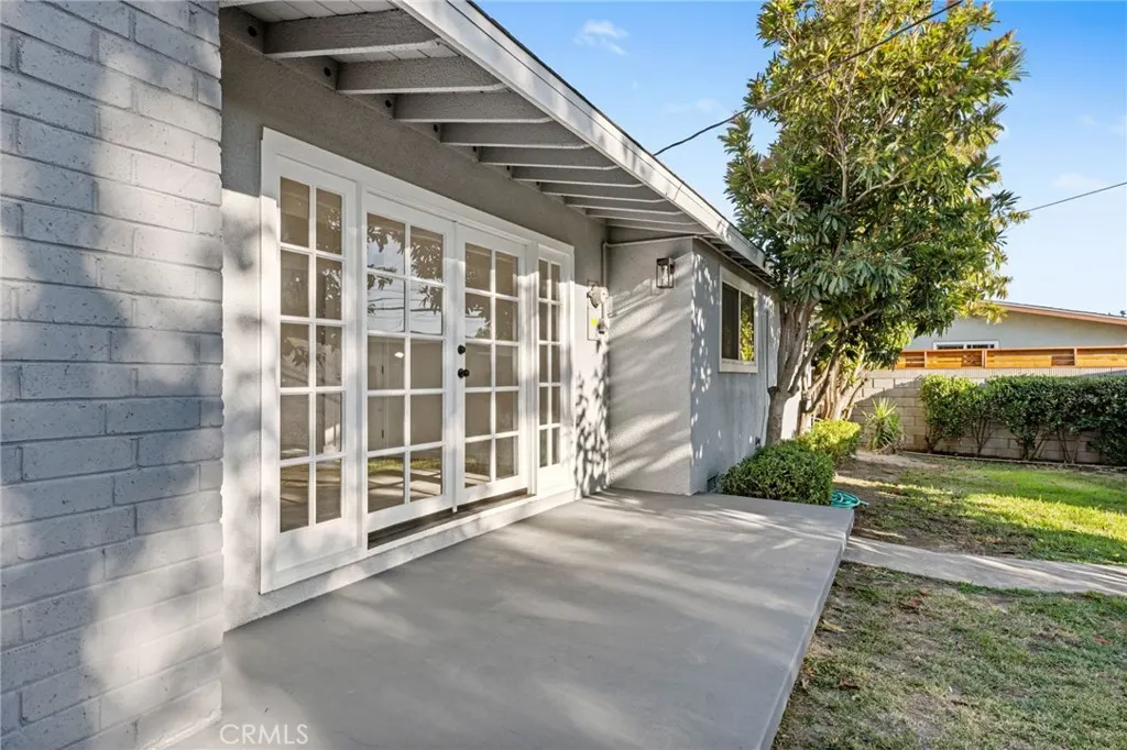 853 N Jasmine Avenue