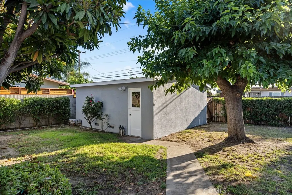 853 N Jasmine Avenue