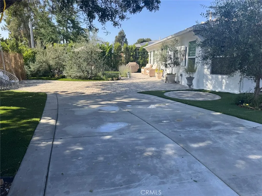 524 S Astell Avenue