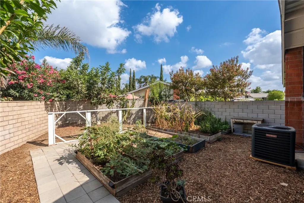 2902 E Firecrest Drive