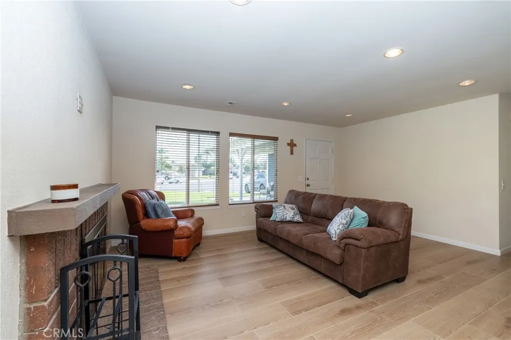 2902 E Firecrest Drive