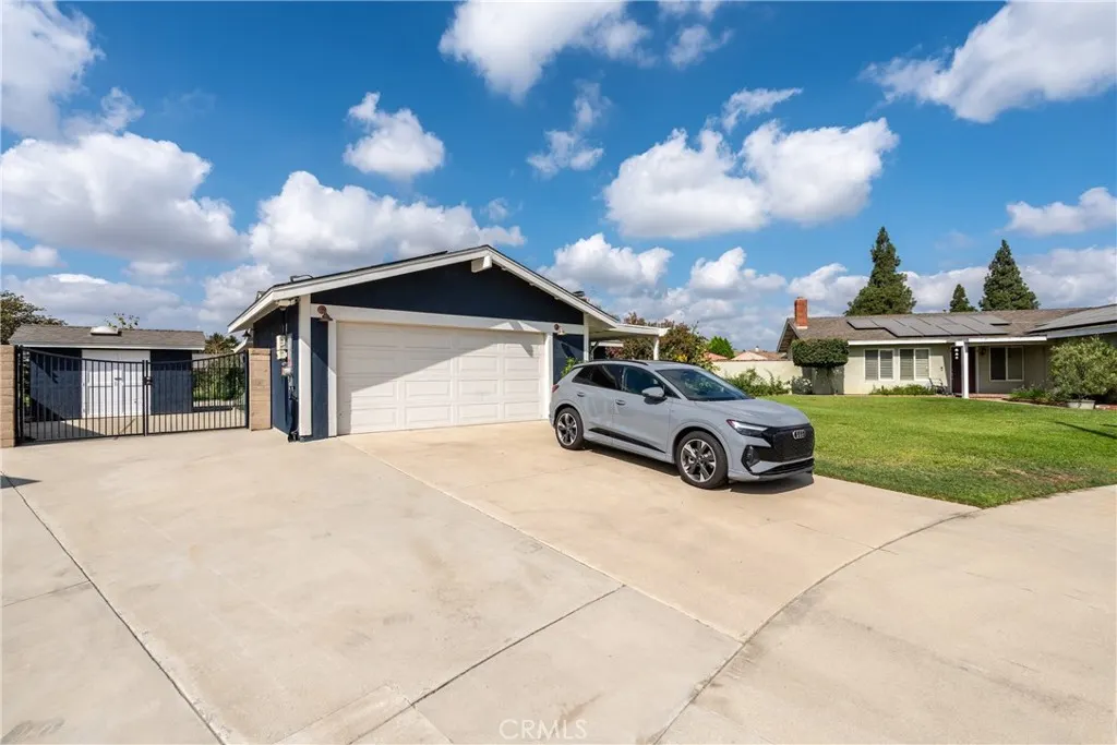 2902 E Firecrest Drive