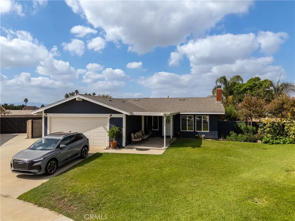 2902 E Firecrest Drive