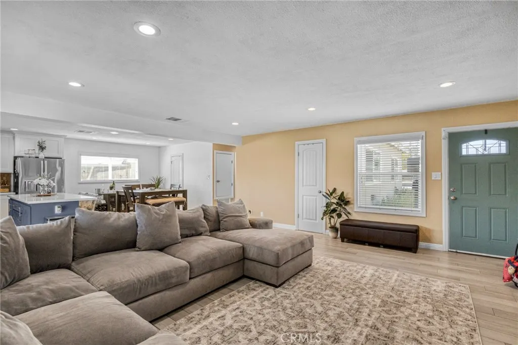 1006 N Calaveras