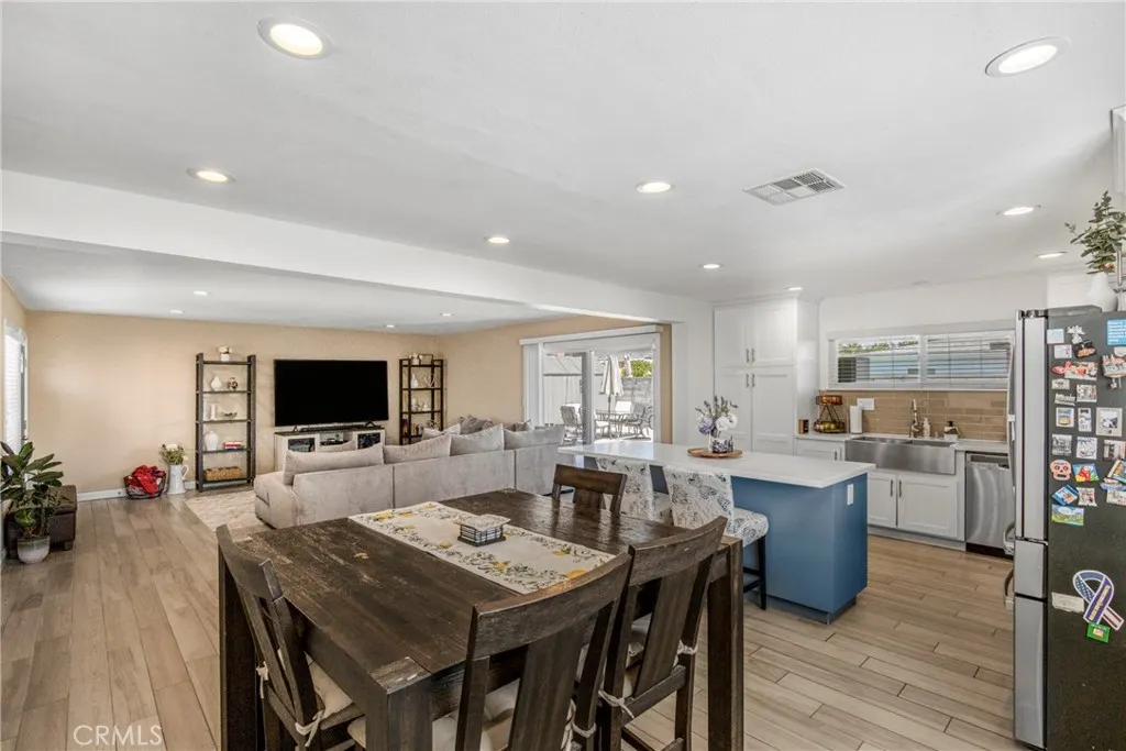 1006 N Calaveras