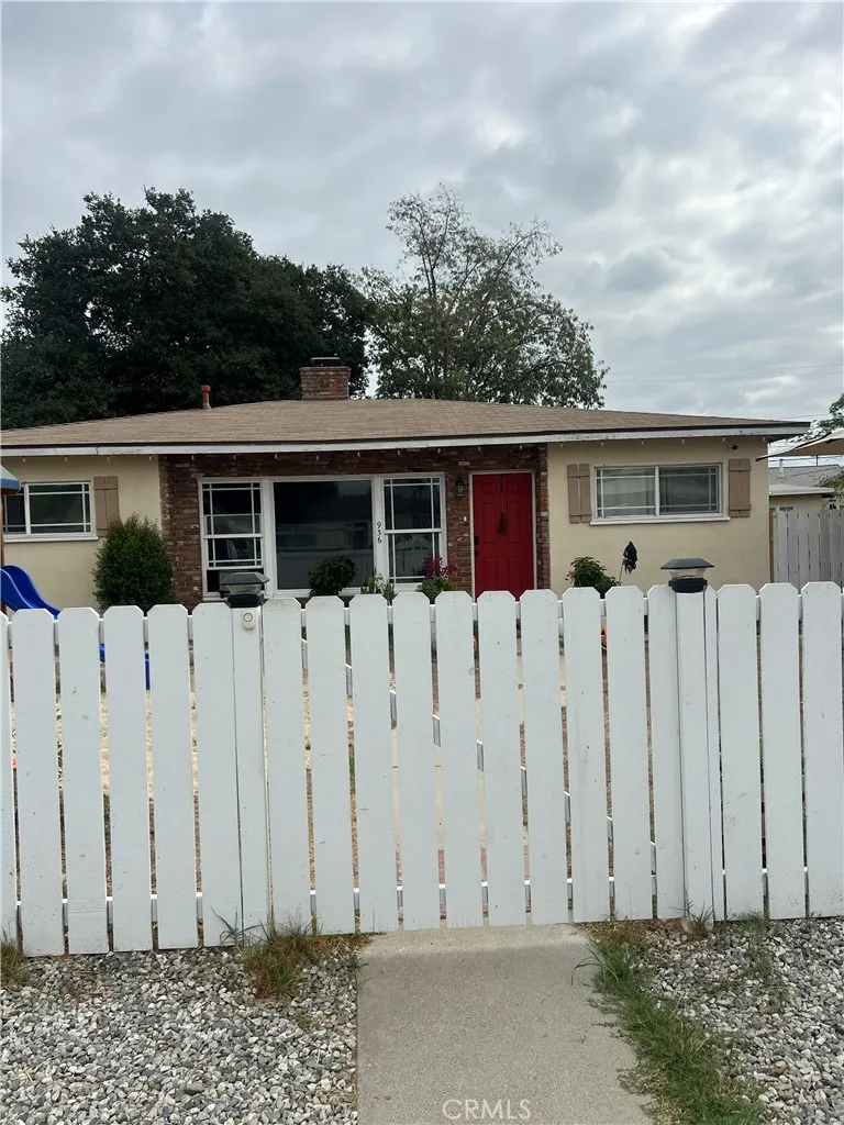 936 N Enid