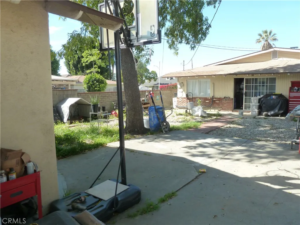 936 N Enid