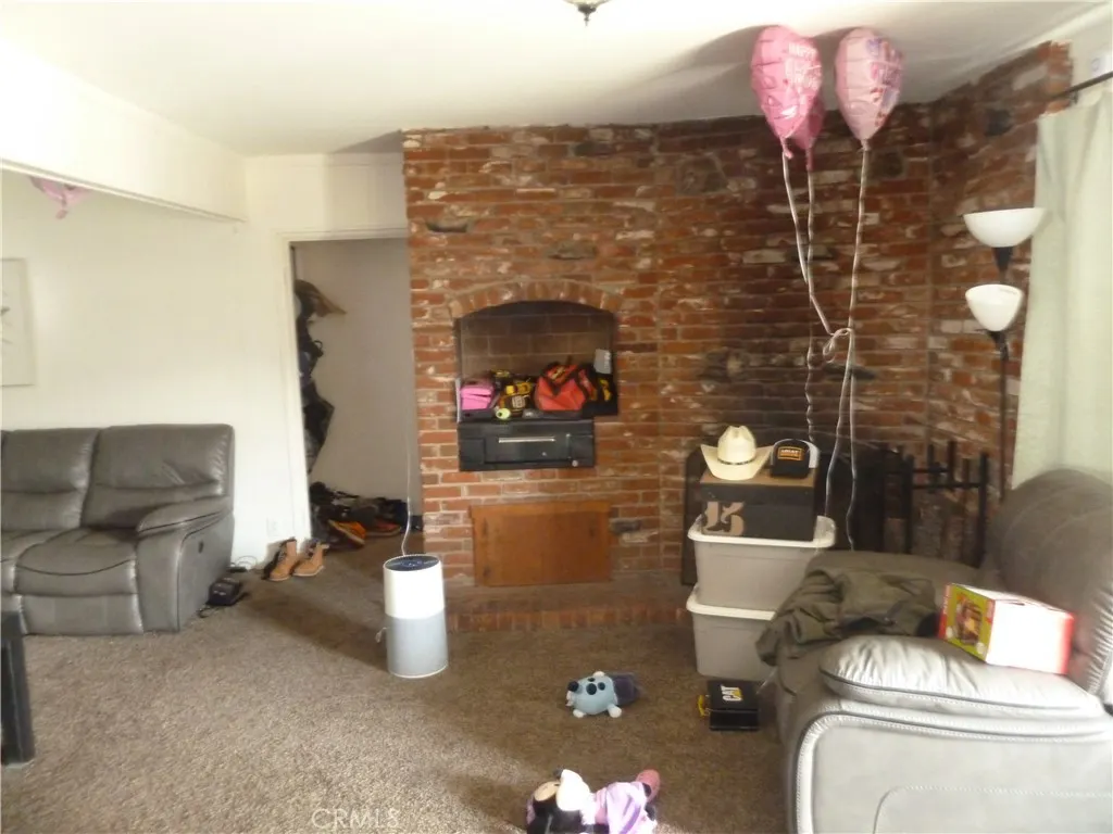 936 N Enid