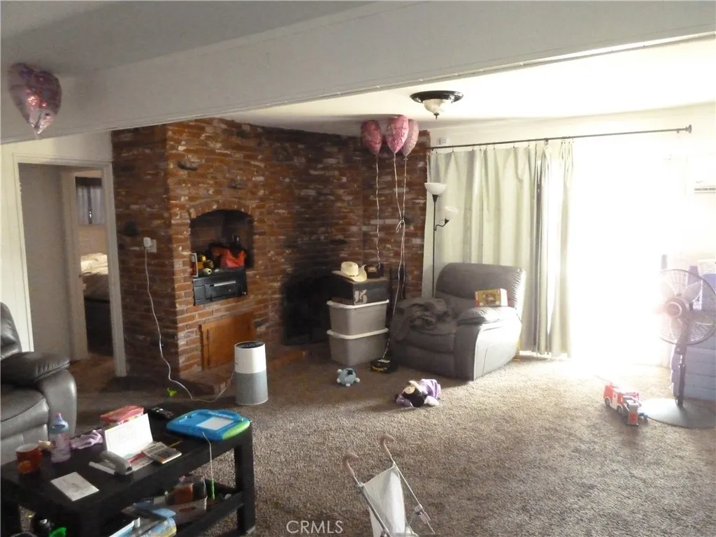 936 N Enid