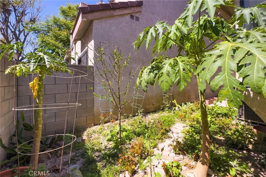 544 N Orange #B