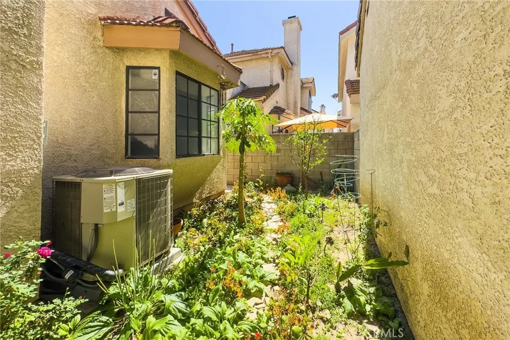 544 N Orange #B