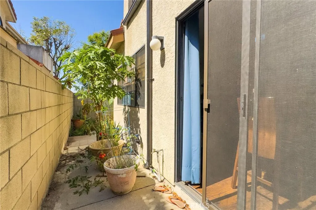 544 N Orange #B