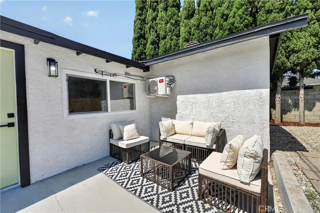 17915 E Newburgh