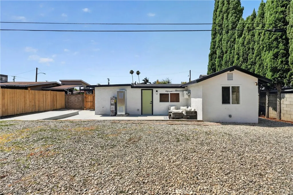 17915 E Newburgh