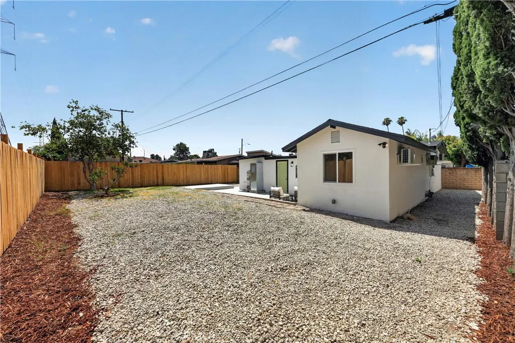 17915 E Newburgh
