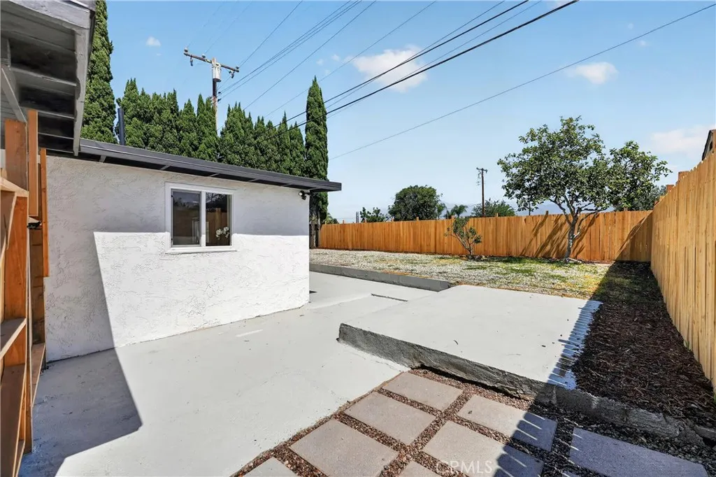 17915 E Newburgh