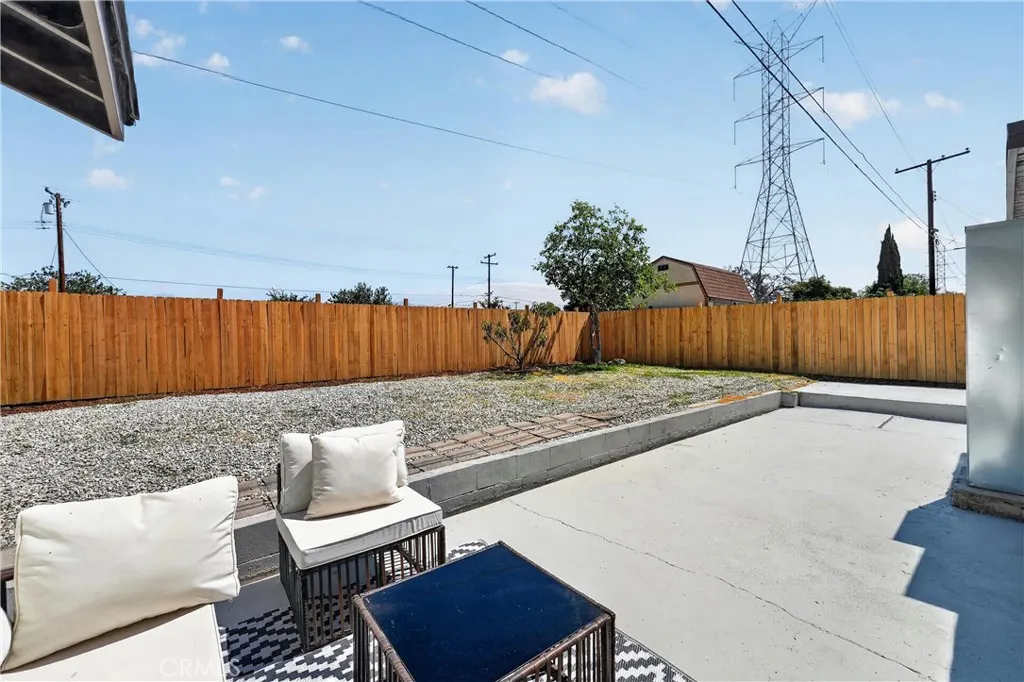 17915 E Newburgh
