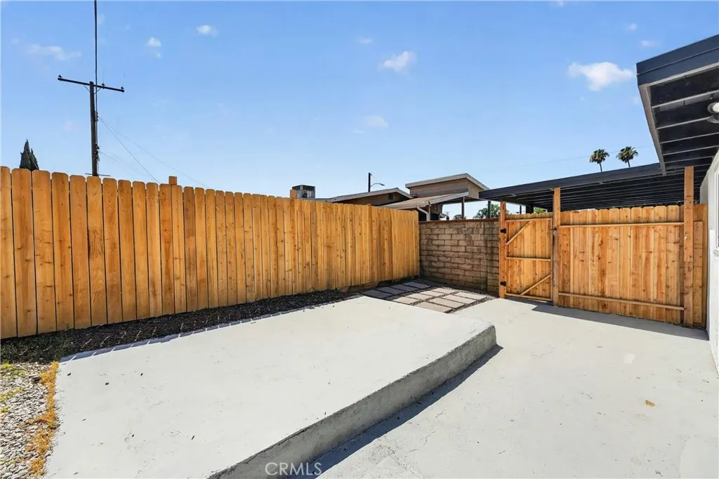 17915 E Newburgh