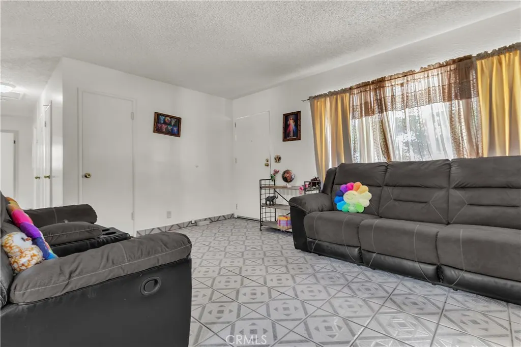 13618 Las Vecinas Dr