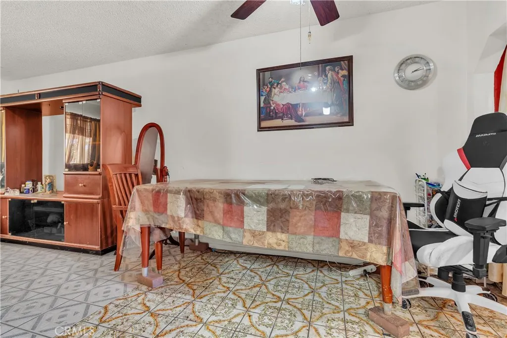 13618 Las Vecinas Dr