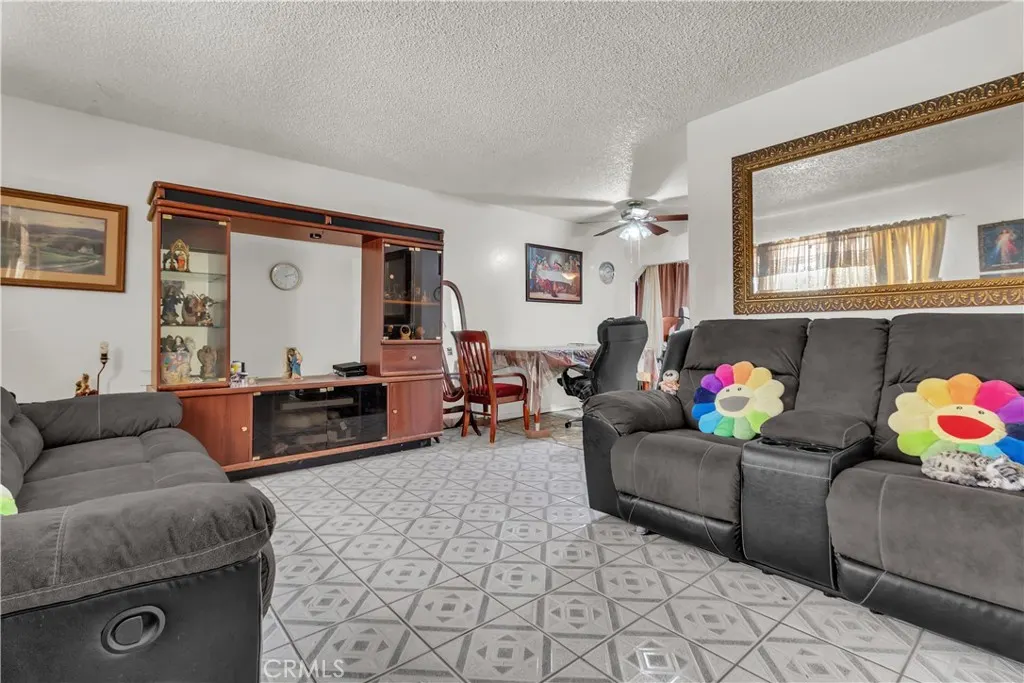 13618 Las Vecinas Dr
