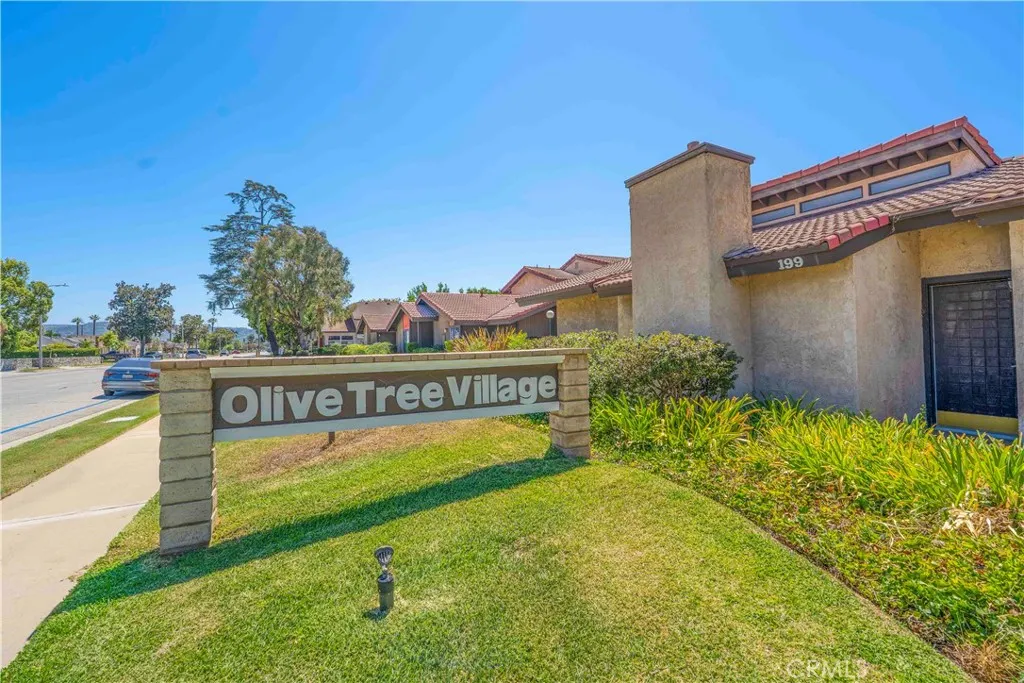 189 S Hollenbeck