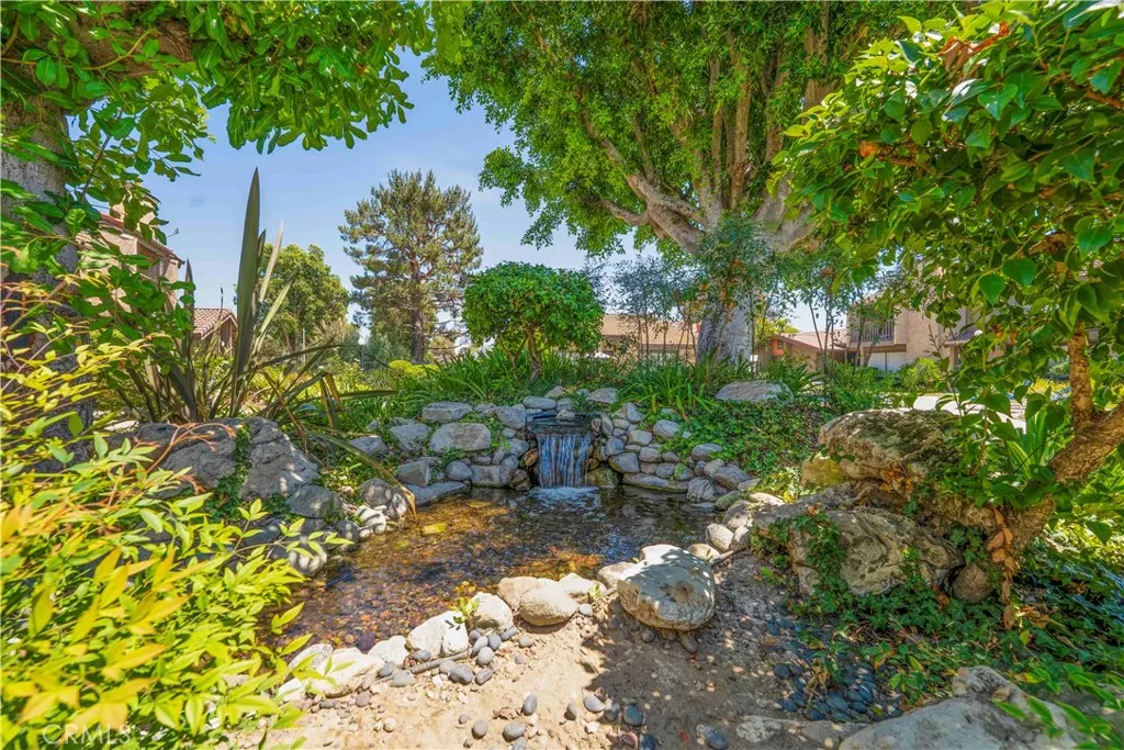 189 S Hollenbeck
