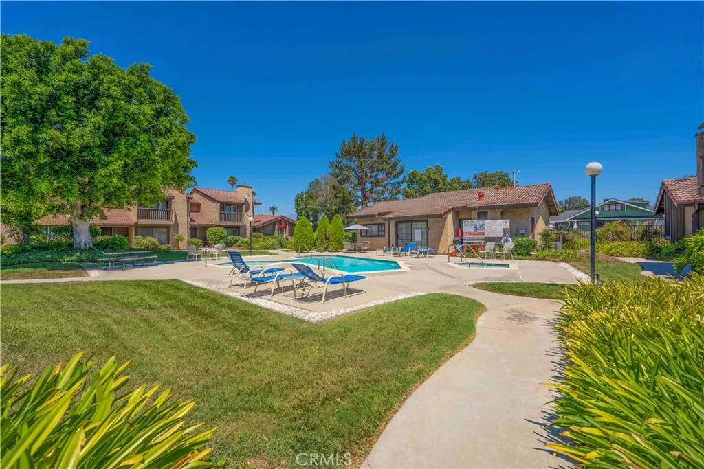 189 S Hollenbeck