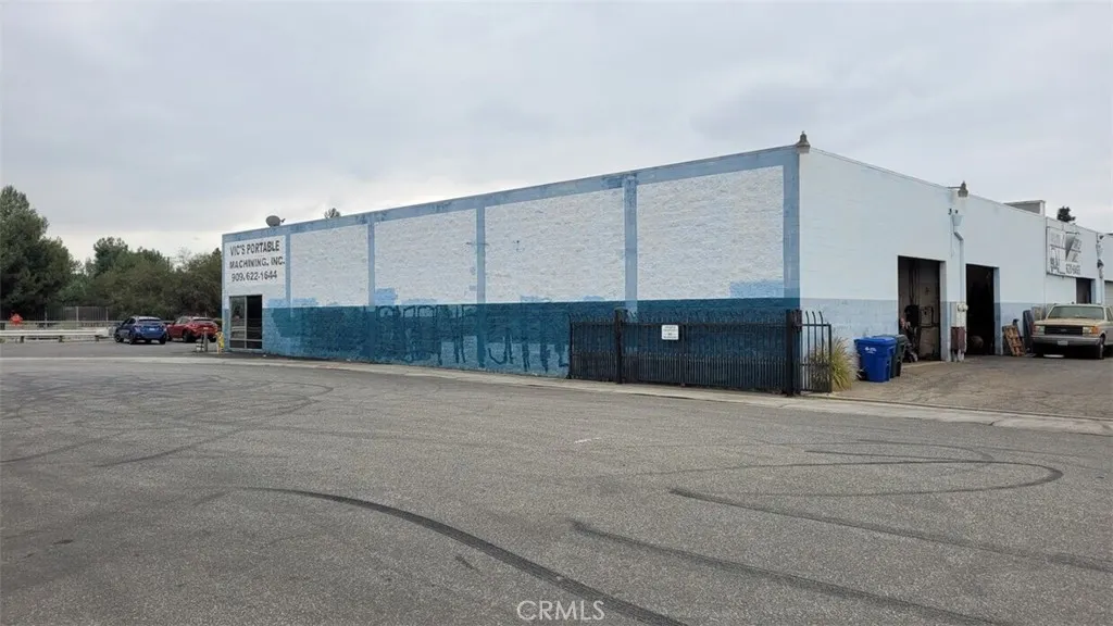 159 N East End
