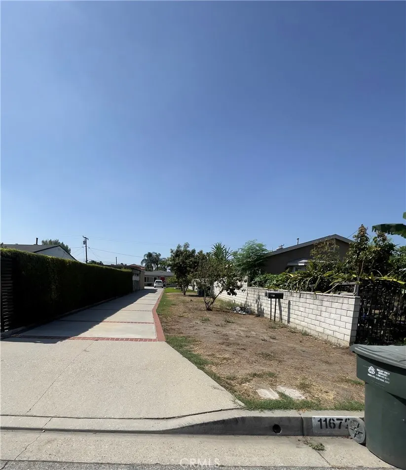 11672 Ranchito St