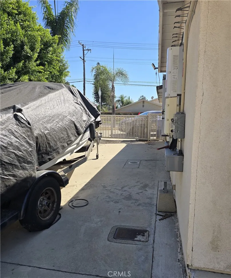 1239 S Vine Avenue