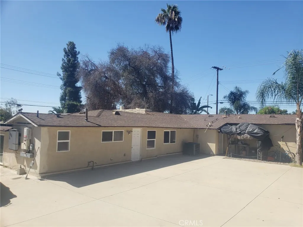 1239 S Vine Avenue
