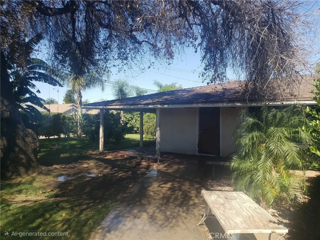 1239 S Vine Avenue