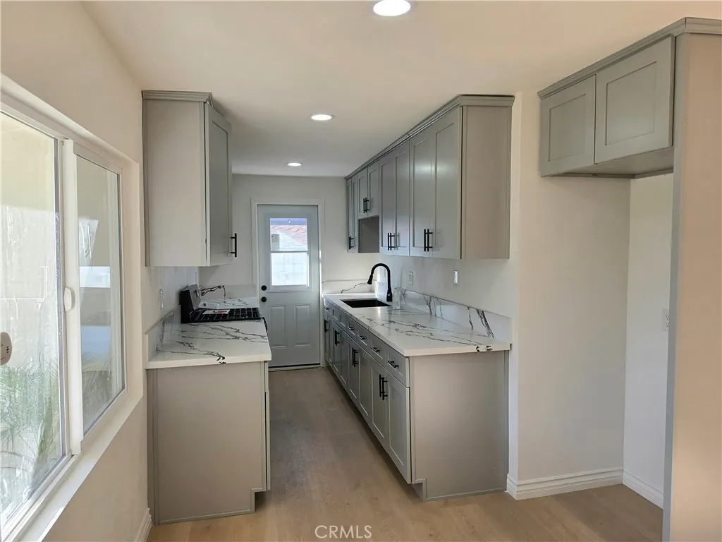 305 Colston