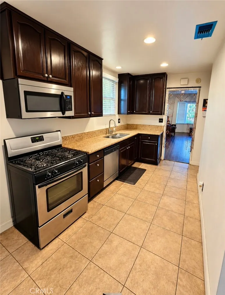 542 W Ada